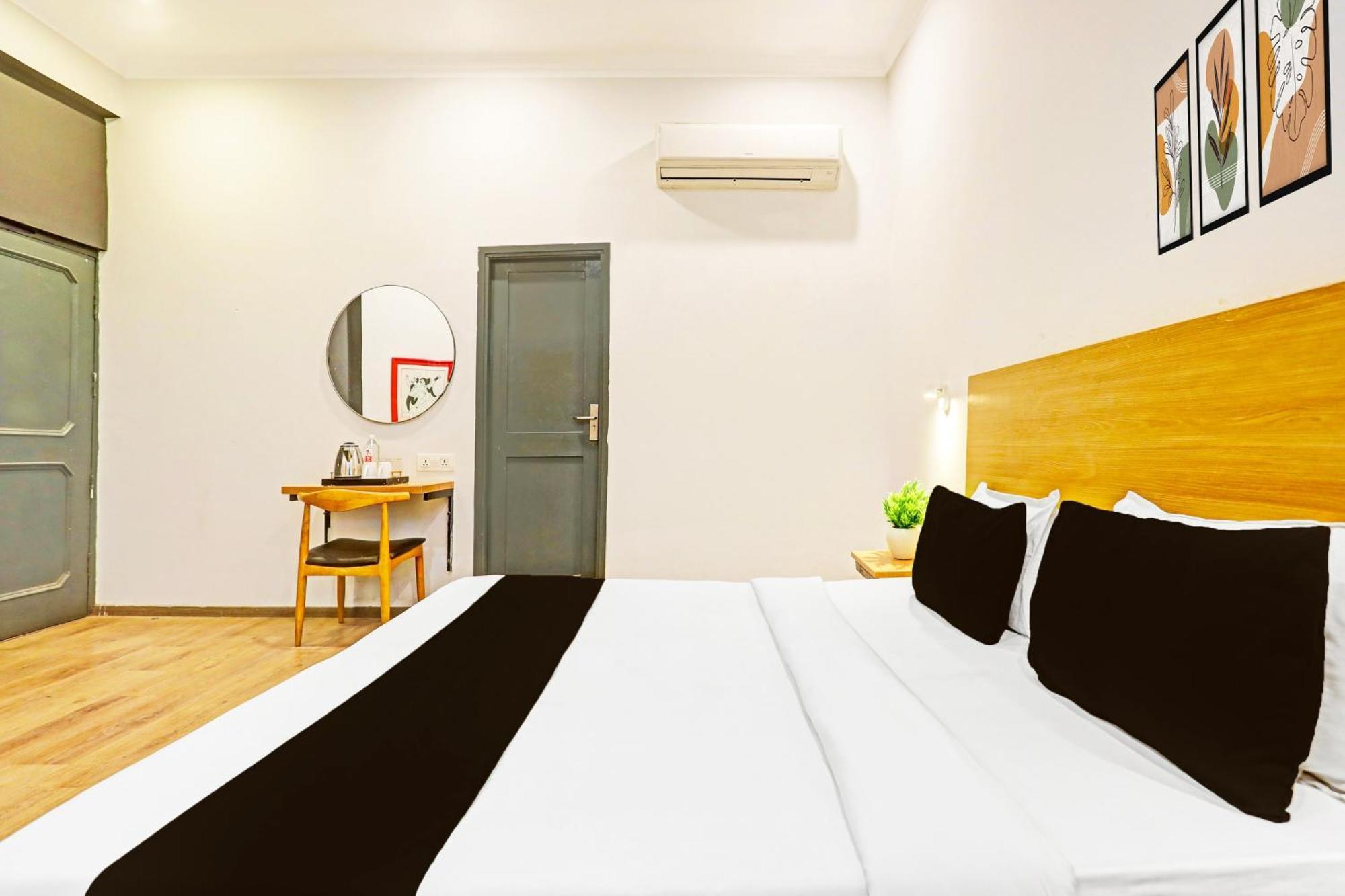 Super Townhouse Vijay Khand Gomti Nagar ลัคเนา ภายนอก รูปภาพ