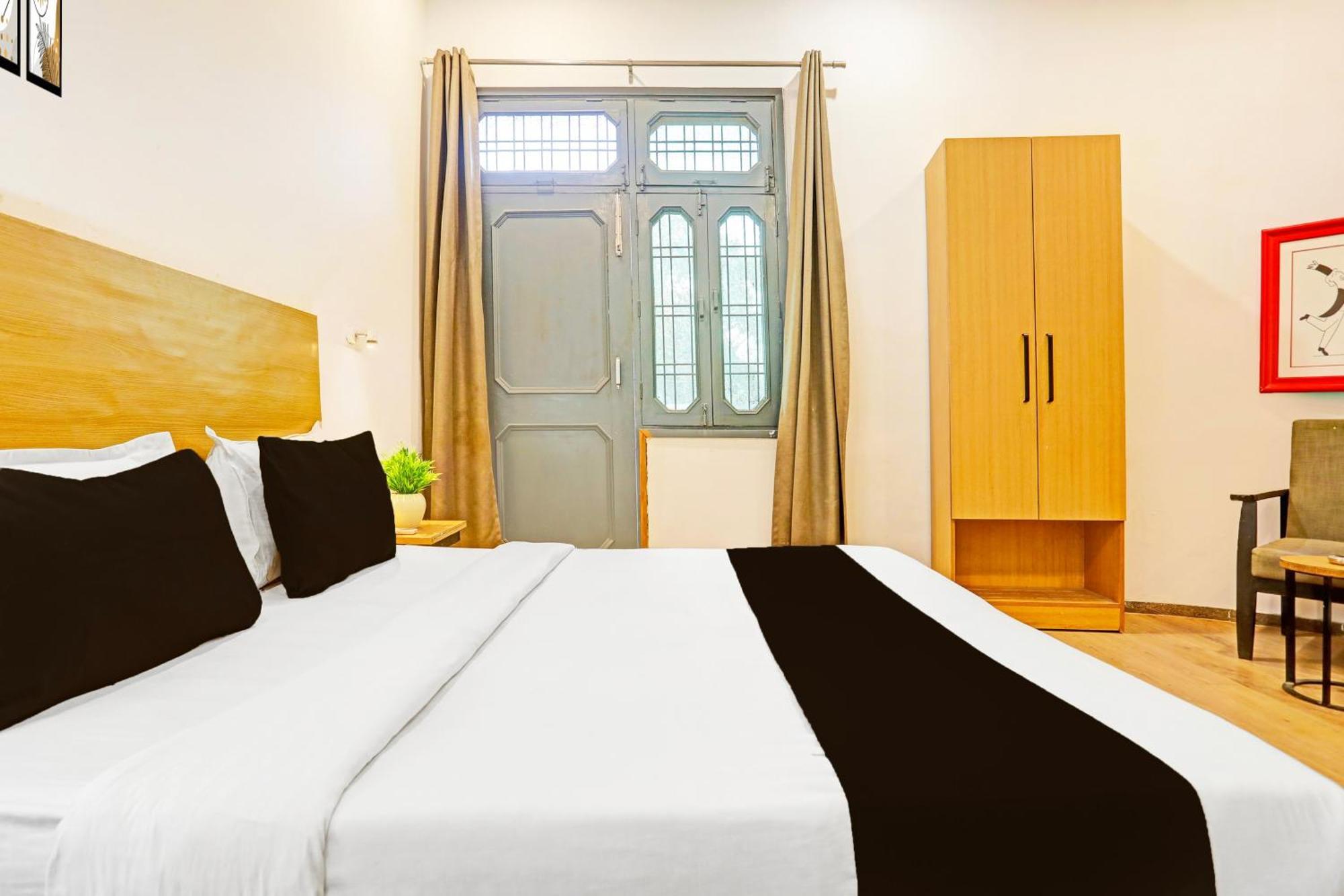 Super Townhouse Vijay Khand Gomti Nagar ลัคเนา ภายนอก รูปภาพ