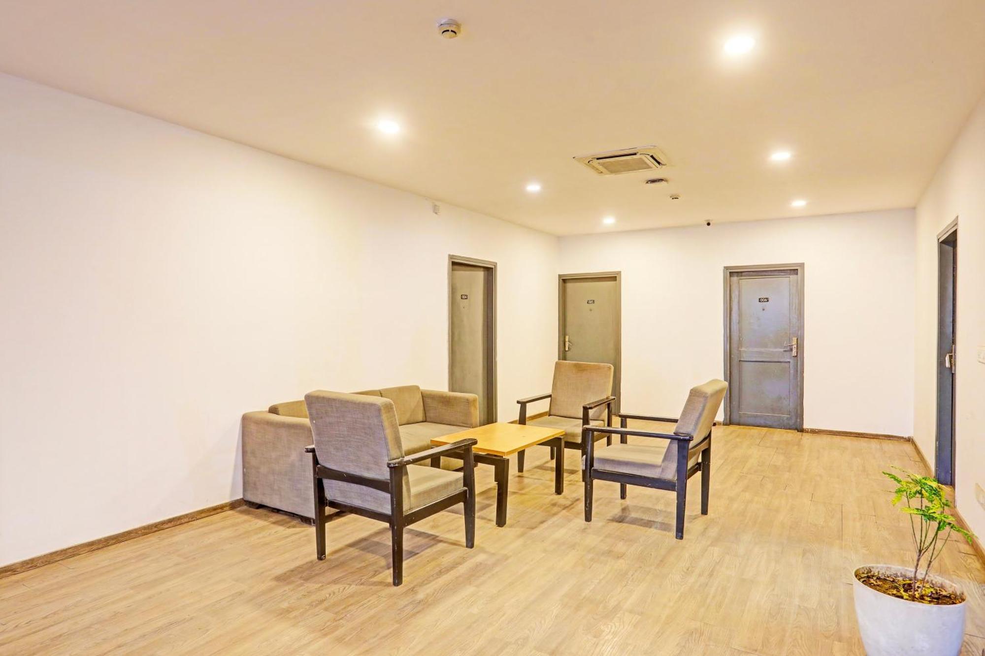 Super Townhouse Vijay Khand Gomti Nagar ลัคเนา ภายนอก รูปภาพ
