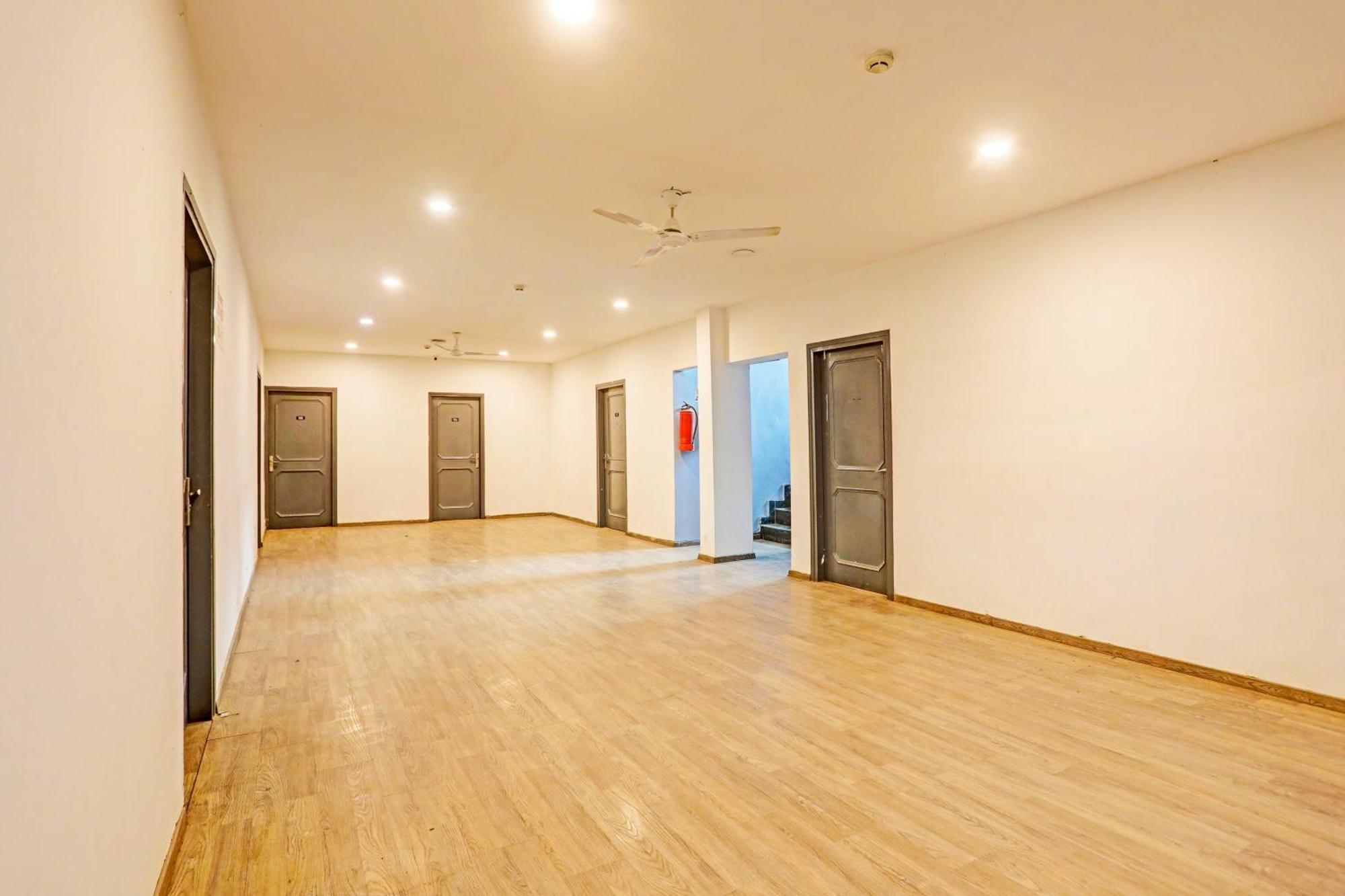 Super Townhouse Vijay Khand Gomti Nagar ลัคเนา ภายนอก รูปภาพ