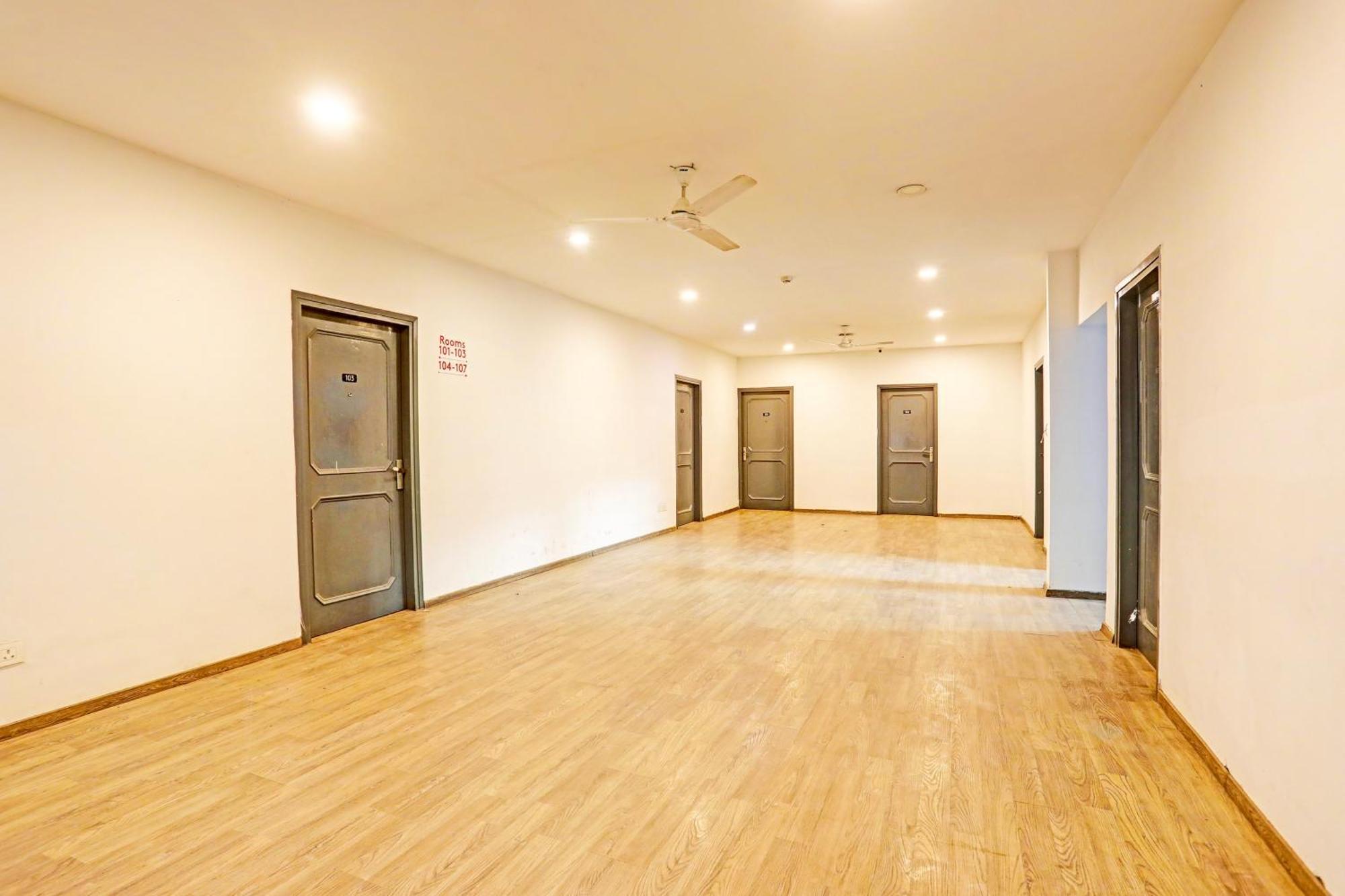 Super Townhouse Vijay Khand Gomti Nagar ลัคเนา ภายนอก รูปภาพ
